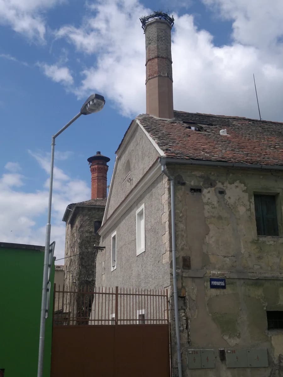 Komín po opravě. Fotografie majitelů pivovaru.